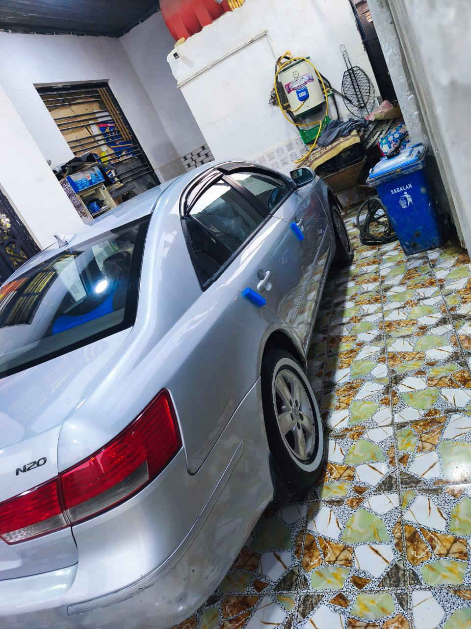 سوناتا موديل 2012اصل وارد كوري رقم دولي جديد السياره مكفوله من الضربه والعيب الشرعي كوري ماينكفل صبغ سياره جاهزه كير مكينه حداده تخم تاير. تبريد بصره *********** البصرة, العراق
