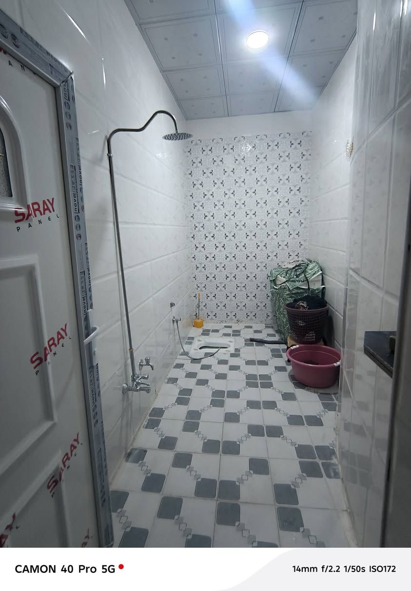 دار للبيع مساحه ١٥٠م بيت كامل مفتاح جاهز للسكن 
العنوان ملحق القريه شارع رقم ١٣قريب شارع كربلاء 
للاستفسار اتصل ***********
