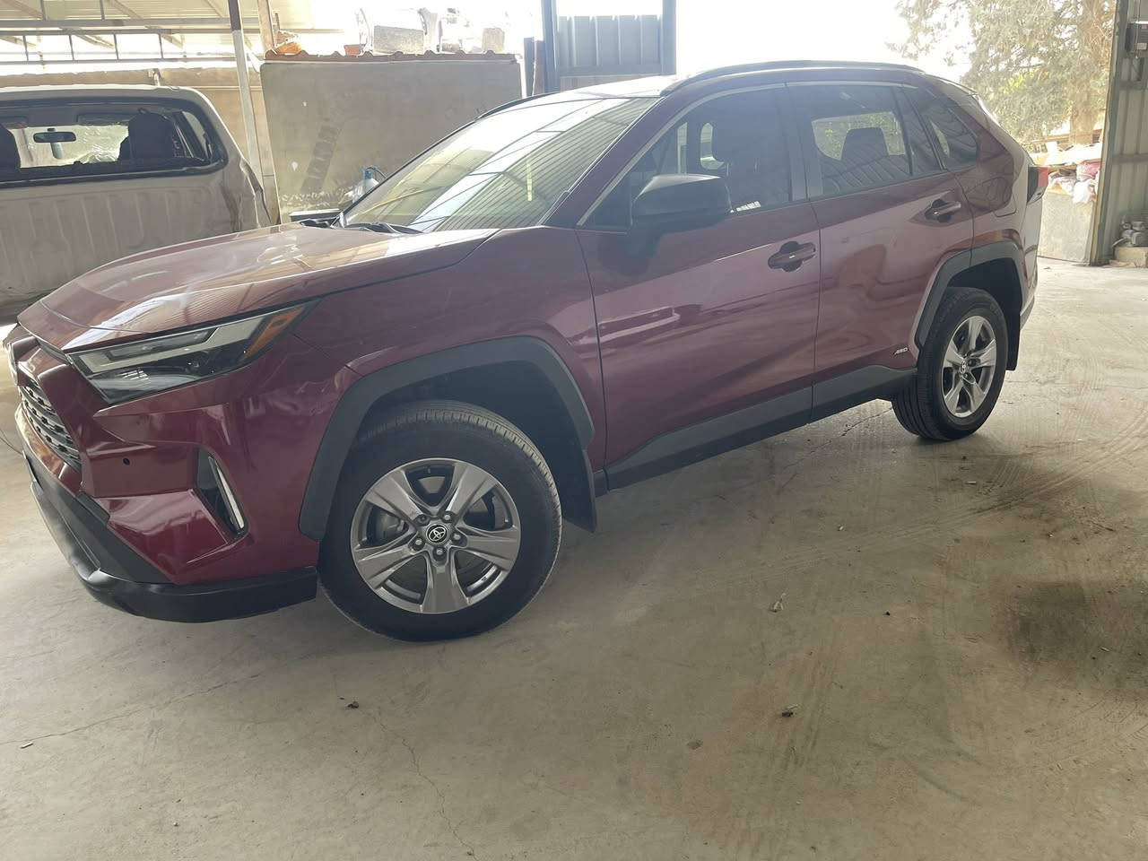 السلام عليكم  تيوتا راف 4 le هايبرد موديل 24 الضرر قطعتين تصليح وقطعه تبديل عداد المسافه 7000 مكان السياره سامراء السعر 205 ورقه بيها مجال بسيط رقم الهاتف ***********
