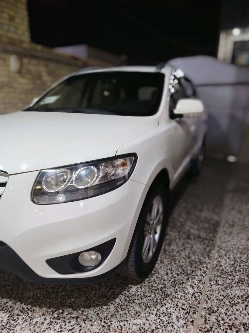 السلام عليكم ورحمة الله وبركاته 
سنتافيا 2012 (7) راكب  وارد خليجي
فور ويل محرك 3 ونص
مراياة شفط
اشاير بل مري
تبريد ٣ قطع ثلج
قطرة صبغ مابيها
بيها بارد بسيط جدآ
ماشية 70 اصل
من تمشي 120 يدك جرس
رقم  بغداد انكليزي ب اسمي
مكان السيارة بغداد 
للاستفسار ***********
