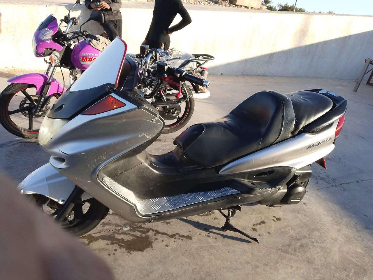 سلام عليكم دراجه ماجسته دبل رون. دراجه خير من الله. شلعه ومعدل.  كهرباءيات كله شغاله  كلوب جنطه شغال. السعر 450 وبيهه مجال او مراوس.  مكان كوت كفاءات شارع المسبح***********
