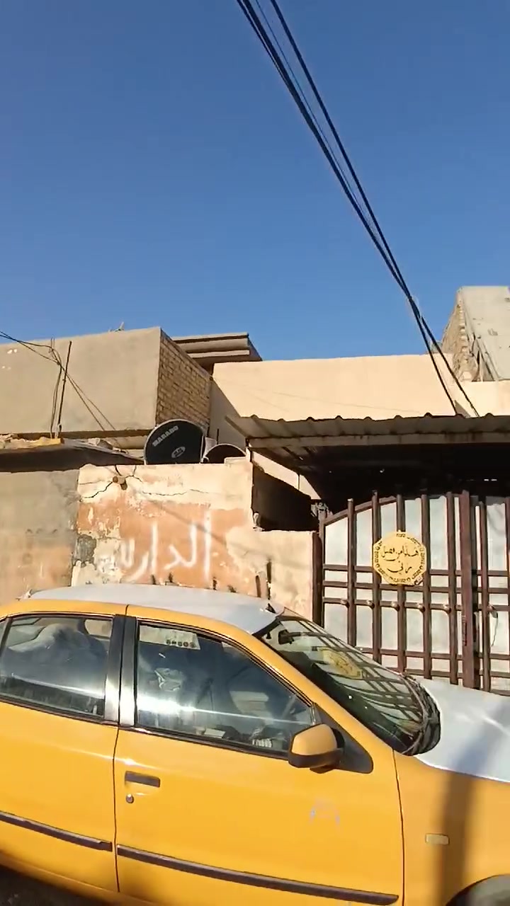 دار للبيع المساحه 100 5×20 موقع مميز حله شارع ثمانين شارع الحسينيه ثاني بيت عن الشارع منطقه مخدومه كهرباء وماء ومجاري لاستفسار اكثر الاتصال ***********
