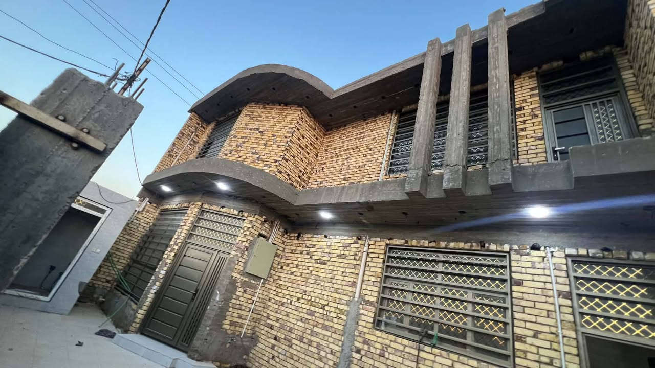 دار سكن للبيع
طابو زراعي سند 25 مشمول بالتطويب
ديوانية حي الجامعة
نهاية شارع سوات
قرب التانكي
 مجمع خدمات كامله 
المساحة 225 M  ركن 
بناء حديث طابقين مسلح
الارضي كامل جاهز للسكن 
الطابق الأول هيكل مسقف 
يحتوي على.. 
غرف نوم عدد 4 
صالة عدد 2 / استقبال / مطبخ حار بارد/مجمع صحي عدد 3 / گراج سيارة
                      للاستفسار
مراجعة مكتب مهدي العتابي للعقار ديوانية الجزائر مقابل فندق برج الامراء
                 *********** مهدي العتابي 
                 *********** حيدر الفتلاوي
                 ***********
