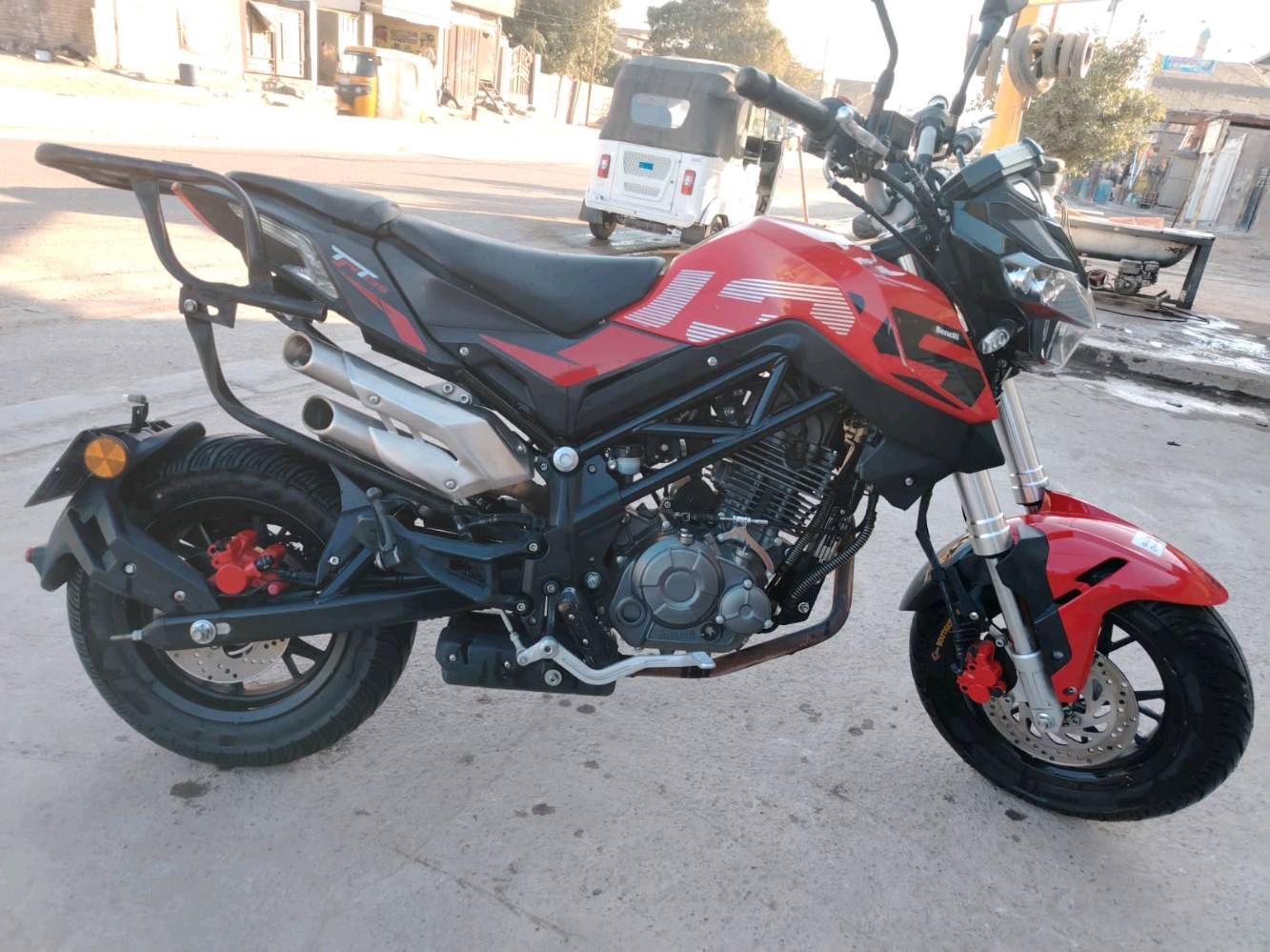 سلام عليكم دراجه بنلي135 موديل2022 نازله ب2023 رقم بغداد تحويل مباشر  ماشية 14  الدراجه مامفتوحه  تايرات زوج جديد عنواني بغداد حي اور رقم الهاتف***********