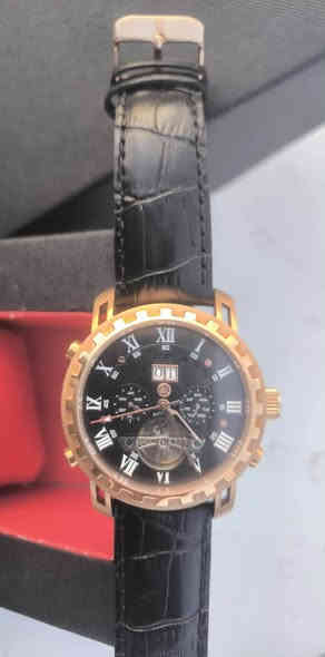 سلام ساعه #ميكانيكيه فول سناتر يوم وشهر وتاريخ رقمي ماركه المانيه اعلى سعر ابيع ***********
