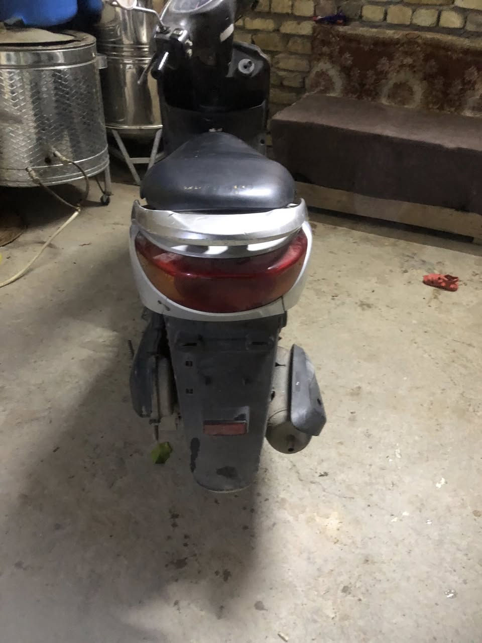 السلام عليكم
بريز للبيع كلها بلادية 
كفراتها كلها مختمه 
سوادتها والترايش كلها مختمه 
سلف والكابريتر بلاديات 
كهربائيات شغالات قفل جنطه قفل ستيرن شغال 
بس جاي اطوف بانزين عندي يعني اول مشغل بهندر ومن تشتغل عادي بعد تشتغل سلف وهندر 
مكاني بغداد حي اور او سبع قصور قرب مركز الشرطة 
السعر ٥٠٠ وبيها مجال كلش بسيط 
***********
