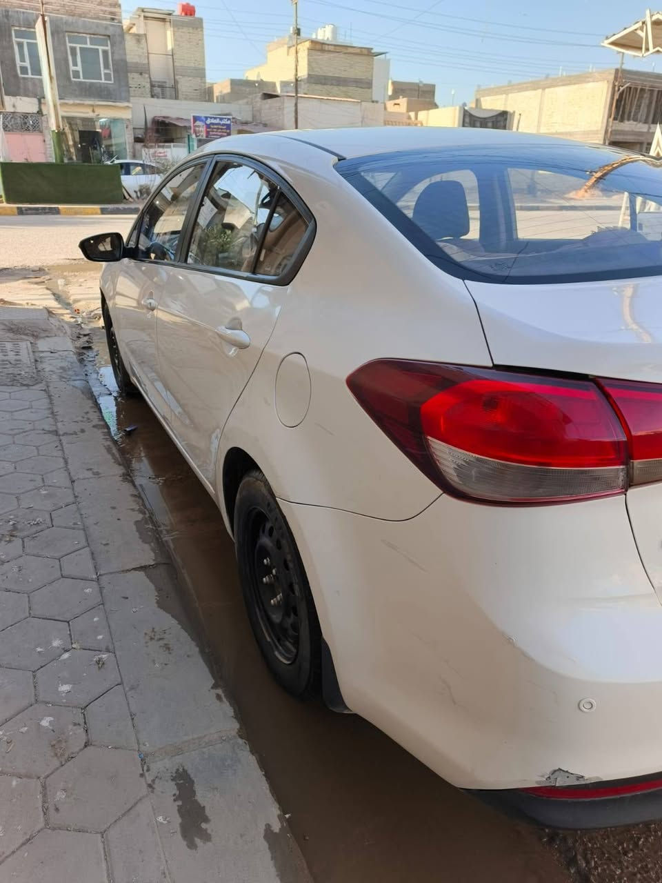 السلام عليكم سيراتو موديل 2017 خليجيه رقم أربيل
سيارة مكفولة من الصبغ والتبديل
بيها بس طخا بل  قبق الجنطه مثل ما موجود بل صورة 
ماشيه 156الف حقيقي 
مكينه وگير كفاله 
تبريد ثلج 
مكينه 1600 مامفتوحه 
شاشه وكامرة خلفيه 
حساسات خفيه 
مانع انزلاق 
السعر المطلوب 135$ورقه وبيها مجال 
أي استفسار اتصال على رقم 
***********
المكان النجف الاشرف
