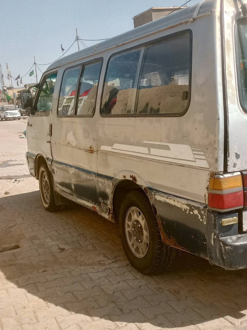سلام عليكم لبيع موديل 93مكينه عل سحك كير وكسن بجيس تاير نص عمر مكان واسط صويره سياره مصفره تحويل وكاله *********** كهربائيات كلهه شقاله شواصي بلاد سياره بلاديه بس بيهه شويه خياس بل حجل سعر 20وبيه مجال
