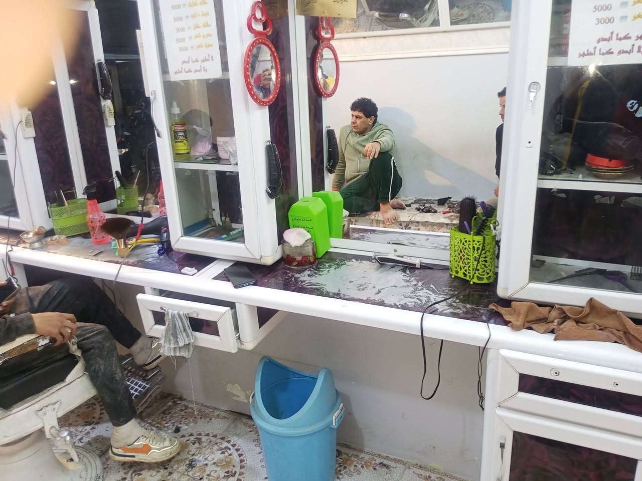 سلام عليكم ميز حلاقه للبيع تصال عل رقم ***********
