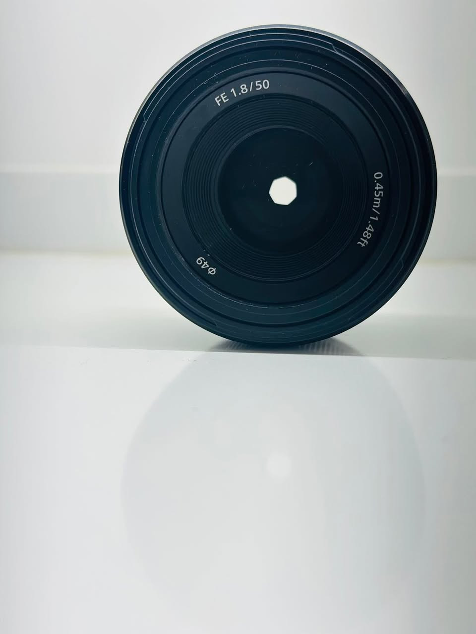 عدسه سوني 50 ملم للبيع ***********مكاني بغداد الحريه يوجد توصيل
