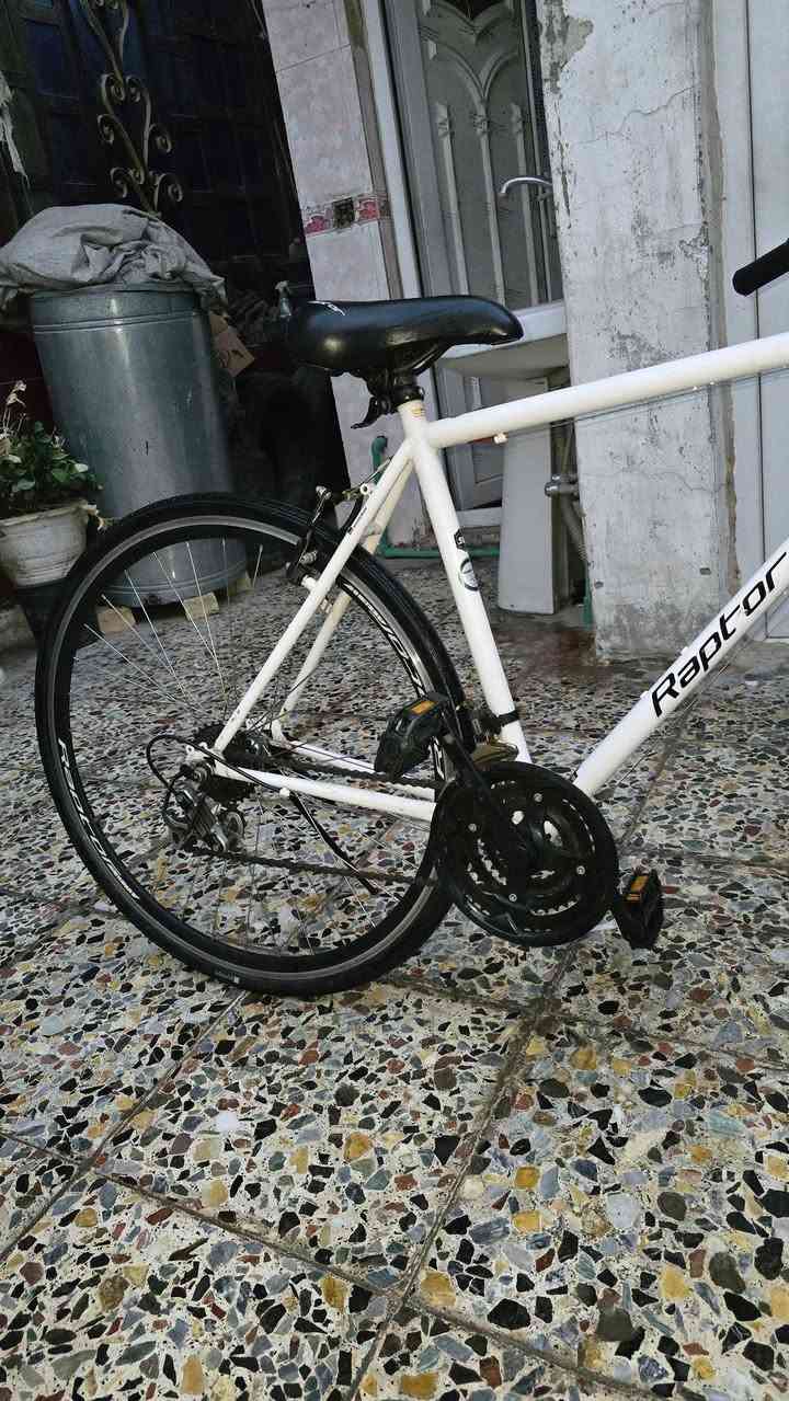 بايسكل  c700  كامل من كلشي  مستخدم أسبوع
الحجم 28
المقعد مريح جدا
السرعة سريع وسلس جدا للاماكن البعيدة والشوارع
الفريم حديد والمنيوم مناسب 
السعر 180 وبي مجال عنواني بغداد ***********
