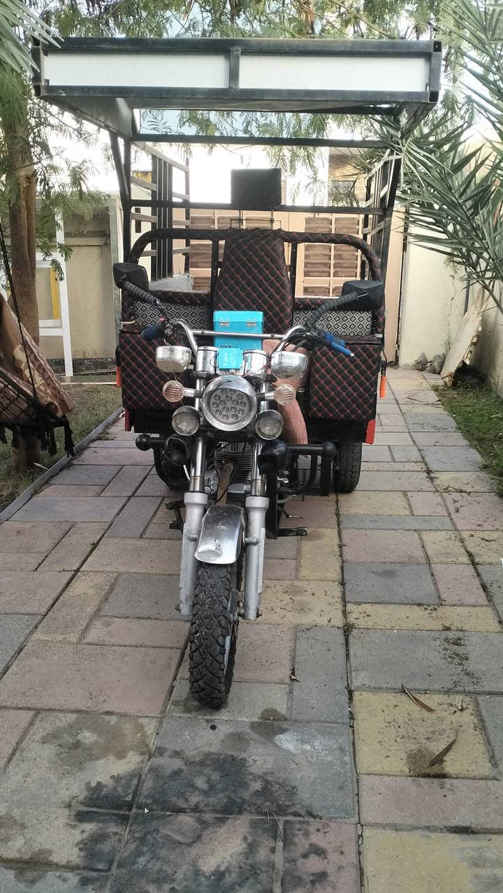 سلام عليكم ستوته للبيع موديل 20 محرك 21   شرط مامصبوغه محرك جديد تخم تاير جديد سعر 1,250,000 بدون جنج الشراي يتصل ***********
