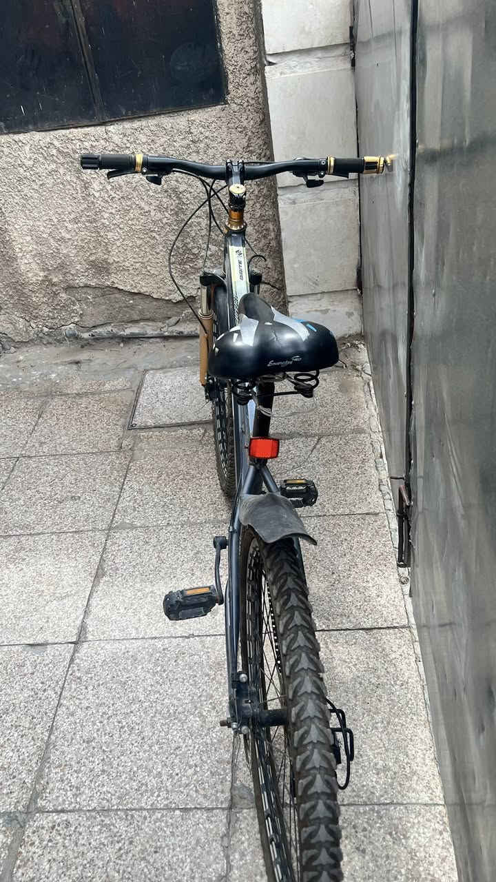 سلام عليكم بايسكل للبيع نضيف كلشي كامل بريكات كشن نضيف بريكات عكرب جديد نقص بس ستاند سعرة 90 المكان بغداد المنصور التواصل ***********

