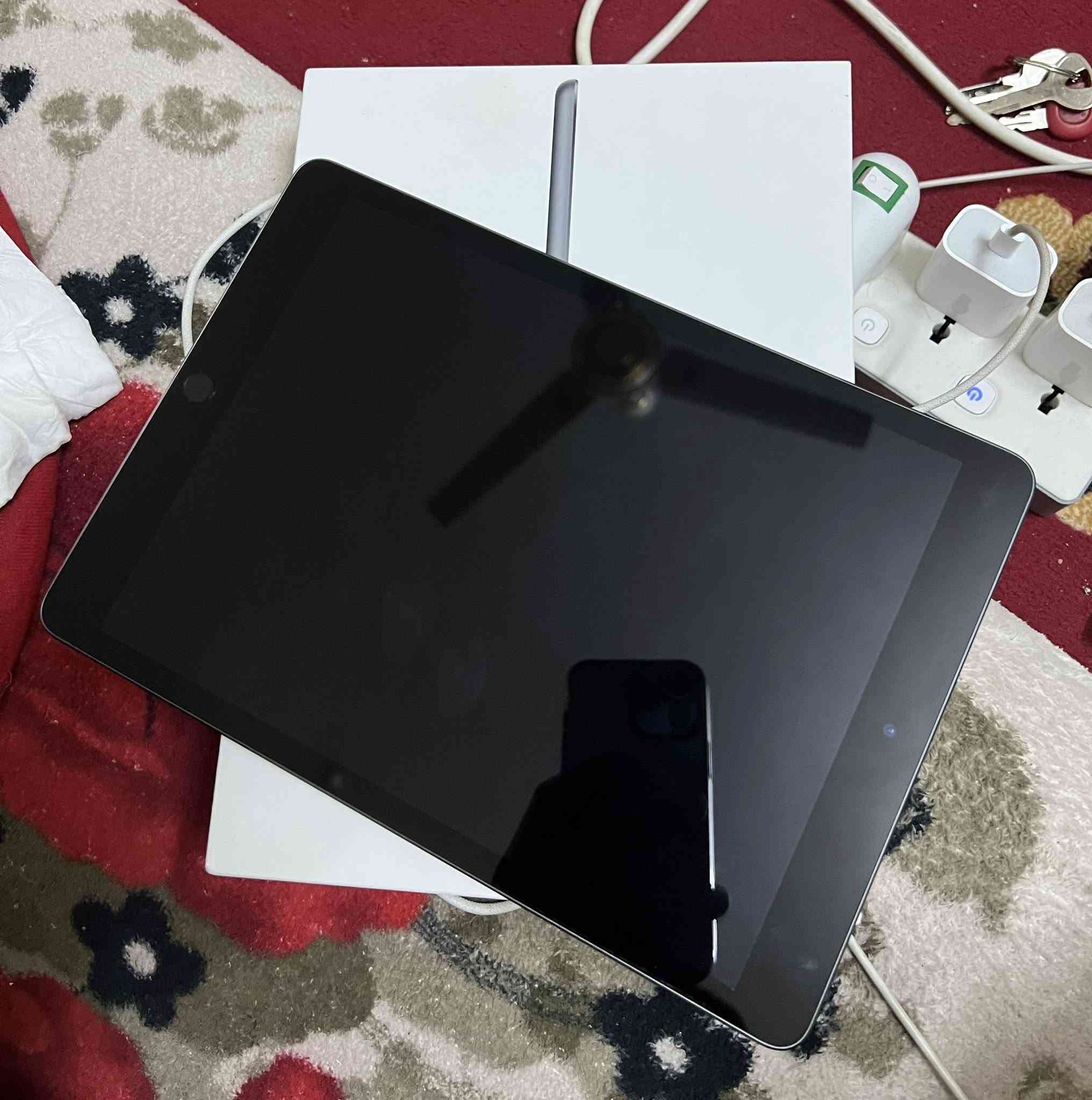 ايباد 9 للبيع فول نضافة مكفول كفالة عامة بطارية 88مكاني سماوة توصيل موجود السعر 250 وبي مجال للطيبين 
***********
