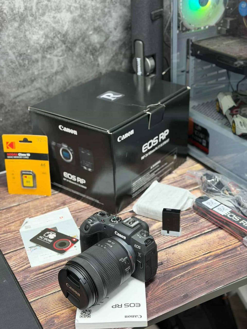 ⁨	⁨	⁨	📸 Canon RP Kit + عدسة 24-105mm الأصلية
كامرة Canon EOS RP مع عدستها الأصلية بحالة شبه جديدة جداً — استخدام خفيف جداً.

🔹 الحالة: شبه جديدة (كل الملحقات أصلية ولم تُستخدم)
🔹 عداد الشتر: فقط ٧ك🔥
🔹 نظافة عالية جداً

🎁 الملحقات:
• الكرتون الأصلي
• الشاحن الأصلي
• الحزام الأصلي
• البطارية الأصلية
• كتيبات التشغيل
• رام 32GB هدية 🎁

⸻

⚙️ المواصفات:

✅ حساس فل فريم بدقة 26.2 ميگابكسل
✅ تصوير فيديو 4K
✅ شاشة لمس متحركة بالكامل
✅ نظام فوكس احترافي Dual Pixel
✅ تصوير مستمر سريع
✅ حجم خفيف ومثالية للتصوير والسفر
✅ واي فاي وبلوتوث لنقل الصور بسهولة

⸻

 السعر خاص


**إذا كنت صاحب هذا الإعلان وتريد حذفه لأي سبب، رجاءا أرسل رسالة إلى الدعم الفني**
