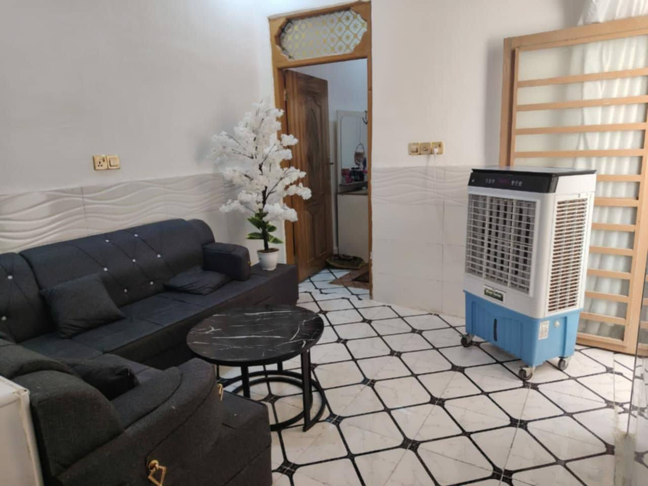 بسم الله الرحمن الرحمن الرحيم بيت للبيع المساحه 50 متر مربع بناء درجه اولى طابو زراعي سند 25 مرقم من قبل البلديه مشمول بلتطويب مقابل ملحق قريه الغدير  السعر 19مع المجال يحتوي على غرفه +صاله+مطبخ+ بناء طابوك جمهوري اساس وسقف صب كونكريت بناء درجه اولى متوفر جميع الخدمات ماء كهرباء تبليط للاستفسار ***********
