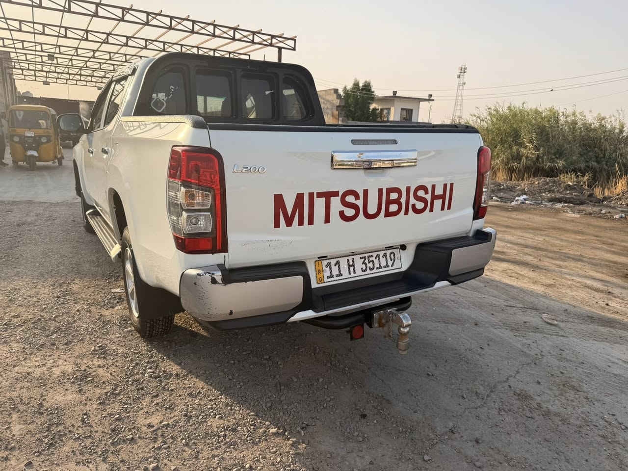 للبيع بيك أب ميتسوبيشي موديل 2022
✔️ بنزين
✔️ فور ويل (دبل قمارة) 
✔️مكفولة بيه مكانين بارد 
✔️ رقم بغداد بسمي 
السيارة نظيفة جداً استخدام شخصي 
📍 الموقع: بغداد – المعامل
💰 السعر: 197 بيه مجال
📞 التواصل خاص أو اتصال
***********
