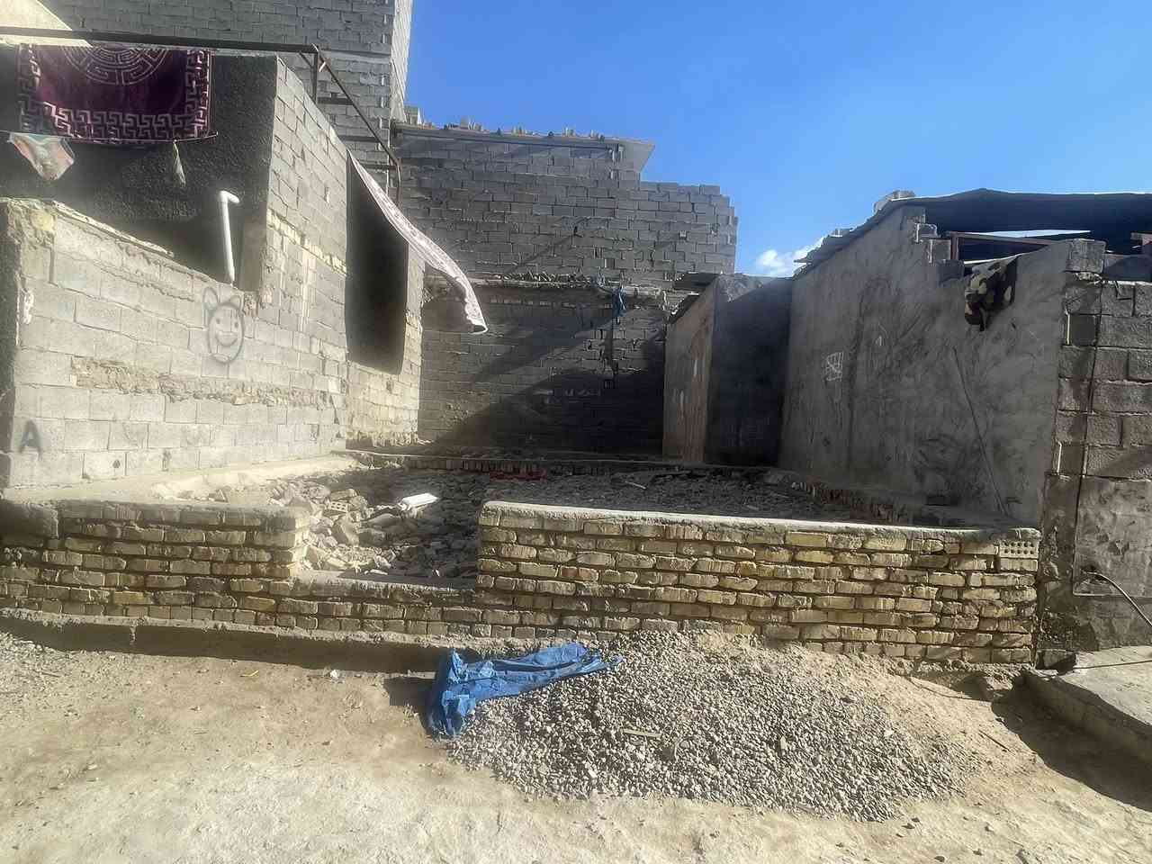 السلام عليكم قطعه ٥٠ متر بتلو بشارع ابو مجيد قريبه عل سوق السعر ٦٥٠٠ وبيه مجال للاستفسار الاتصال عل رقم ***********
