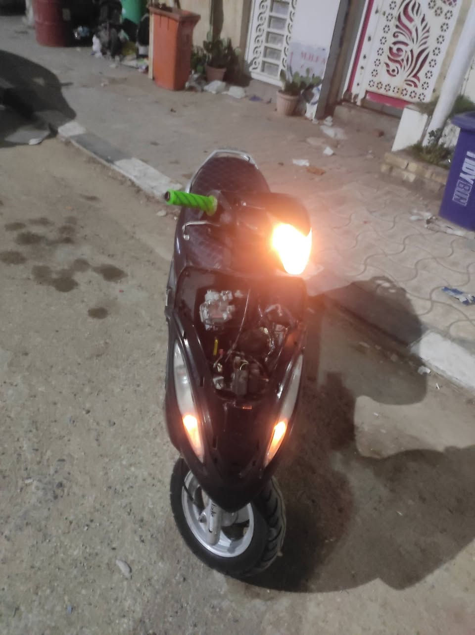 السلام عليكم اخوان درجة كامكو دراجة جديد برغي ما مفتوح بيه تيارت جديد الله شاهد مصالي يوم واحد من شديتهن كلشي بيه شغال 400 او بيه مجال بصيط نكره سلف تشتغل يعني متعبك والله العظيم دراجة جديد ما متعوبه رقمي ***********
