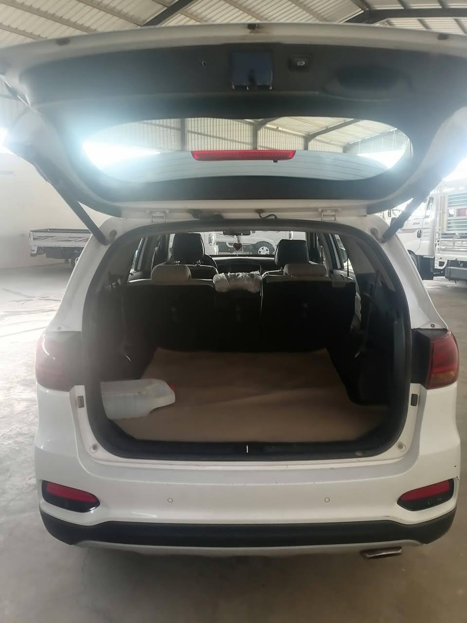 السلام عليكم ورحمة سورنتو ١٨ خليجي فول ماعدا بانوراما والفور ويل شكل ٢٠ كير محرك بلاد بلاد ٢٢٥ وبيها مجال بيها مكانين بارد فقط ***********
