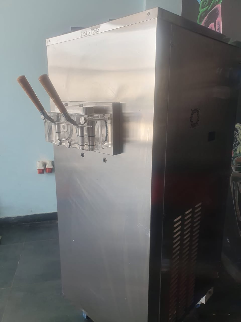 مكينة Gelmatic الايطالية
مكينة سوفت ايطالية المنشأ
نظام تبريد ماء 
400V
موديل 2013
الحالة ممتازة ونظيفة مثل ما موضحة بالصور 
للاستفسار واتساب ***********
