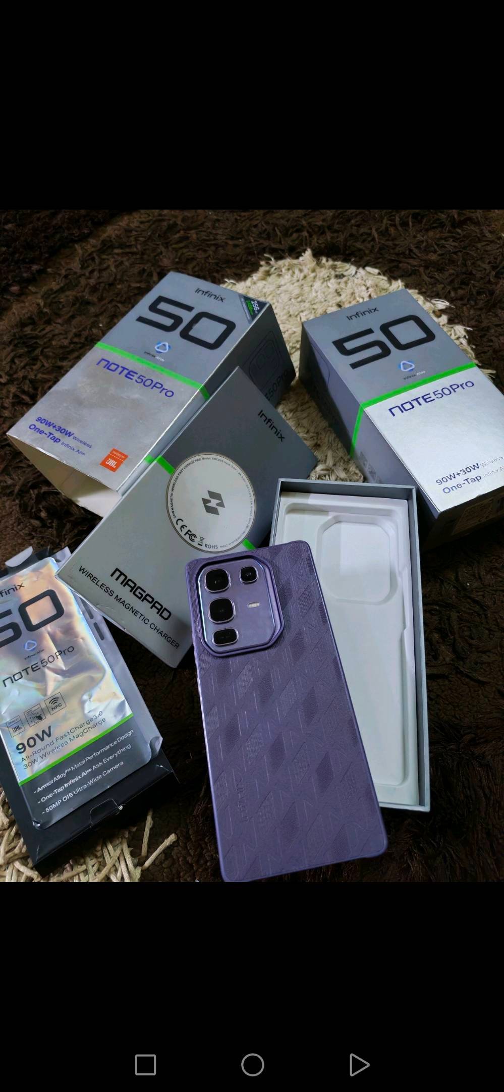 هاتف Infinix Note 50 Pro للبيع. الجهاز في حالة ممتازة، بكاميرا خلفية ثلاثية وقوة شحن سريع 90 واط. يأتي مع شاحن لاسلكي مغناطيسي MagPad. الجهاز جديد وغير مستخدم بكرتونه الأصلي.