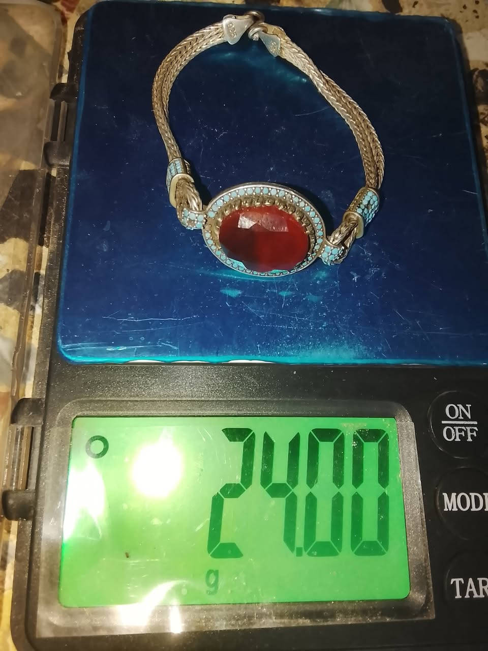 سلام عليكم اسوار فضه وزنه 24غرام سعر الغرام 3250يعني يصير 78وتوصيل موجود ورشرط اتفحصه رقمي ***********مكاني بغداد
