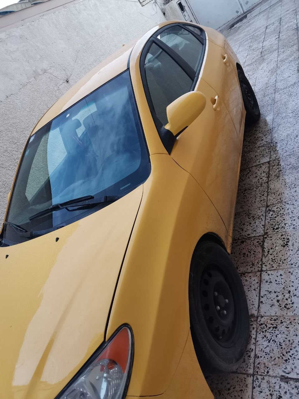 النترا ٢٠٠٧
امريكي محرك ٢٠٠٠ 
سيارة جاهزه تبريد وكهربائيات كامل
مصبوغة فرن جديد 
حادثها جاملغ امامي الايمن شي بسيط .
رقم جديد هزة جديده
هيئه غرامات مصفره
والسيارة بأسمي 
سعرها ٨٣
مكان السيارة بغداد الحبيبيه
***********
