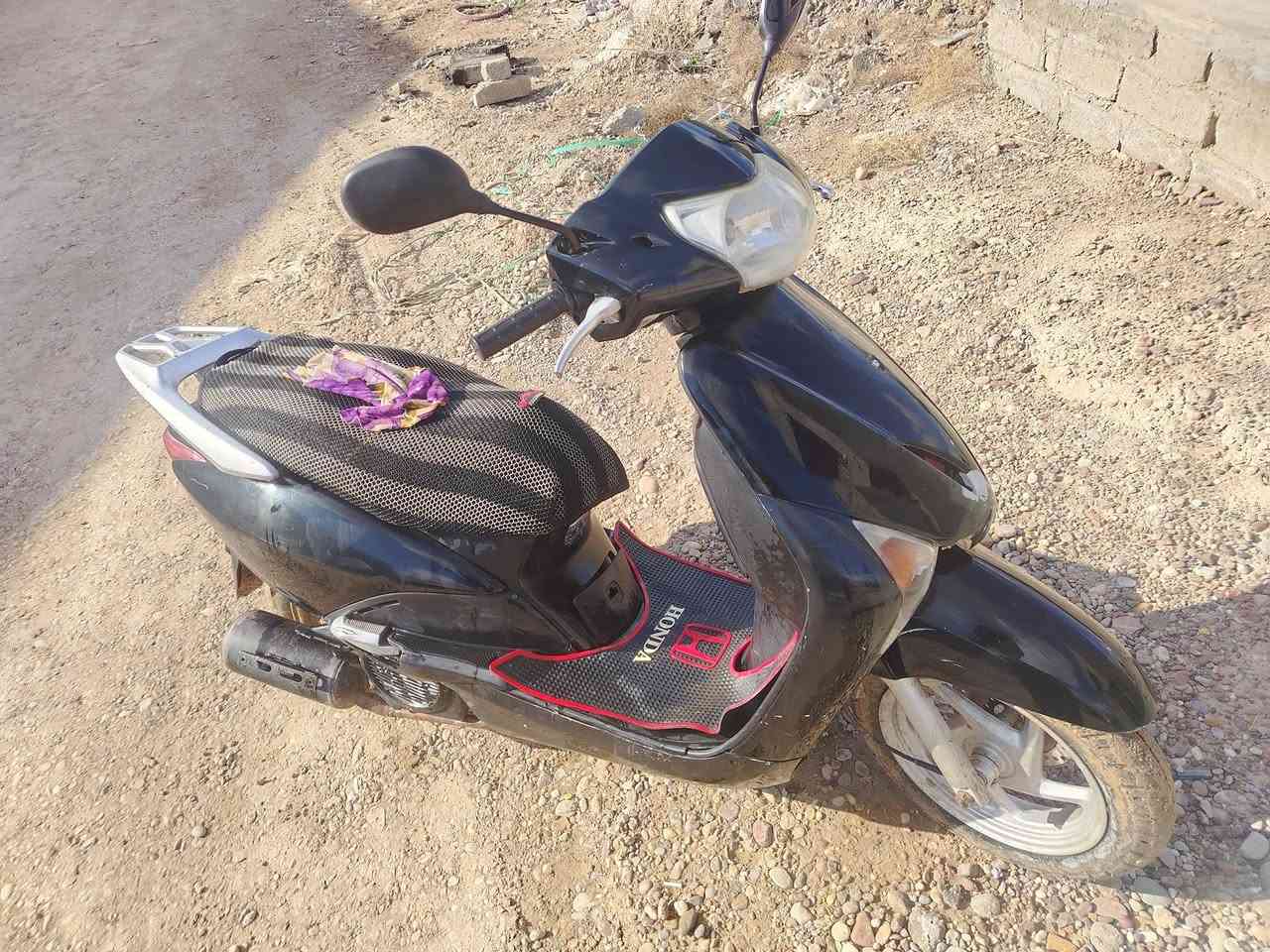 الدراجه للبيع مفتوحه مره واحده سعرها 800 وبيها مجال تواصل ويا على هذا الرقم ***********
