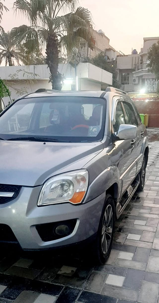 سبورتج٢٠٠٩ محرك ٢٧٠٠ رقم بغداد انكليزي سنوية ٢٧ تبريد شاشة حساسات بلدعامية كامرة ويل كب جديد مابها اي نقص سستم صوت حادثهة جاملغ وبنيد مصبوغ مواصلة للغد استفسار على الرقم ***********
