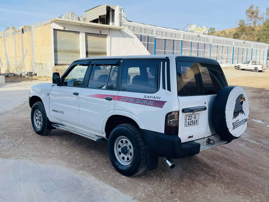 نیسان پەترۆل 2001  بۆ فرۆشتن.محسن  غاز و بەنزینە شاشە ئەیپاتە ناوی لە حاسیبەی نیەشانسی هیچی پێوەنیە شانسی نەتەقیوه گێرو مەکینە و تەبریت و دەبل ئەکسلی بەشەرت سبوغ پارچەک و دوو پەڵەی بۆیاغە بێ ناوگرتن پێش و پشتی کەپسە هیچی پێوە نیە 
چوار تایەی نوێی لەژێرە
توندوتۆلە مالی دۆستە
نرخی 93 گەڵاو معامەلە.
ژمارەی خاوەن کاڵا شوێن کۆیە *********** كويسينجاك, أربيل
