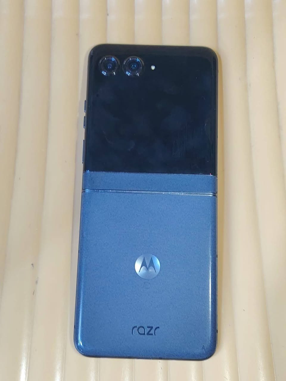 Motorola razr 50s

قابل للطي (Flip)

شاشة بمقاس 6.9 بوصة من نوع pOLED بتردد 120Hz لتجربة تصفح وألعاب سلسة جداً.

المعالج: MediaTek Dimensity 7300x

ذاكرة 256 

ملاحظة مهمه توجد نقطة سودا بشاشة  ماماثره نهائيا. ملاحضه الجهاز عالمي بي مواصفات رهيبه ماشالله ذكاء اصطناعي يدهم ضد الماء  والغبار بي معالج قوي جدآ داينمستي مال العاب 120 فريم كله شغال شحن فول كفاله للبيع أو مراوس شعندك نزل السعر 320 وبي مجال


**إذا كنت صاحب هذا الإعلان وتريد حذفه لأي سبب، رجاءا أرسل رسالة إلى الدعم الفني**