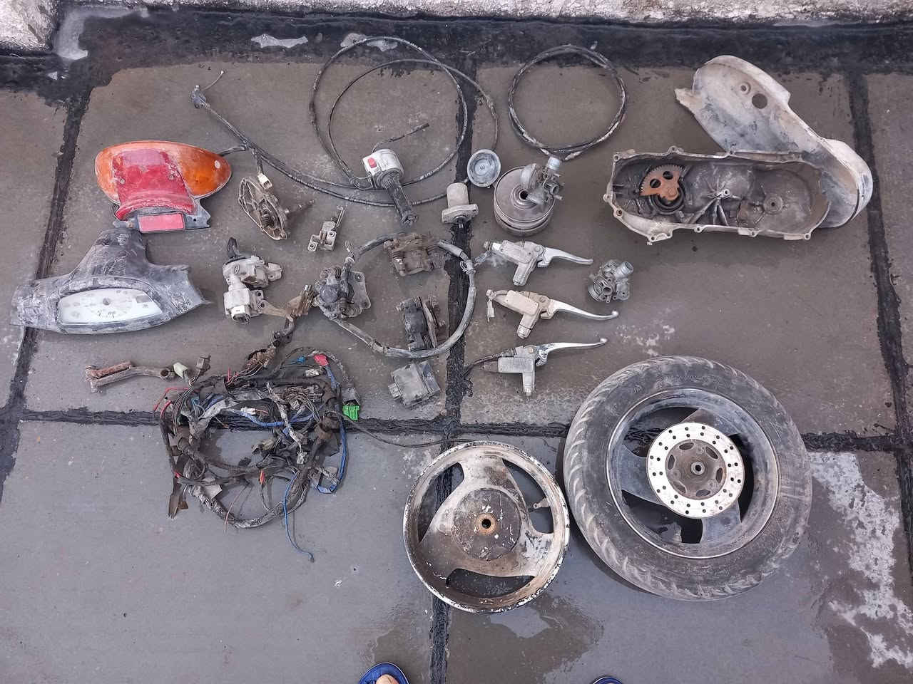 السلام عليكم  عندي غراض دراجه عصفوريه للبيع شنو تريد موجود مكاني الاعظميه  اتصال  ***********
