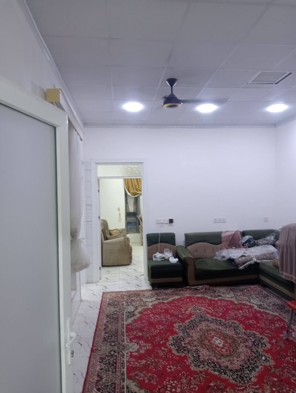 بيت للبيع طابو زراعي مجمع حازم الشكرجي قرب الشركة المساحة 160متر واجه 8 النزال 20 البيت قاطين فول 
السعر 93
***********

