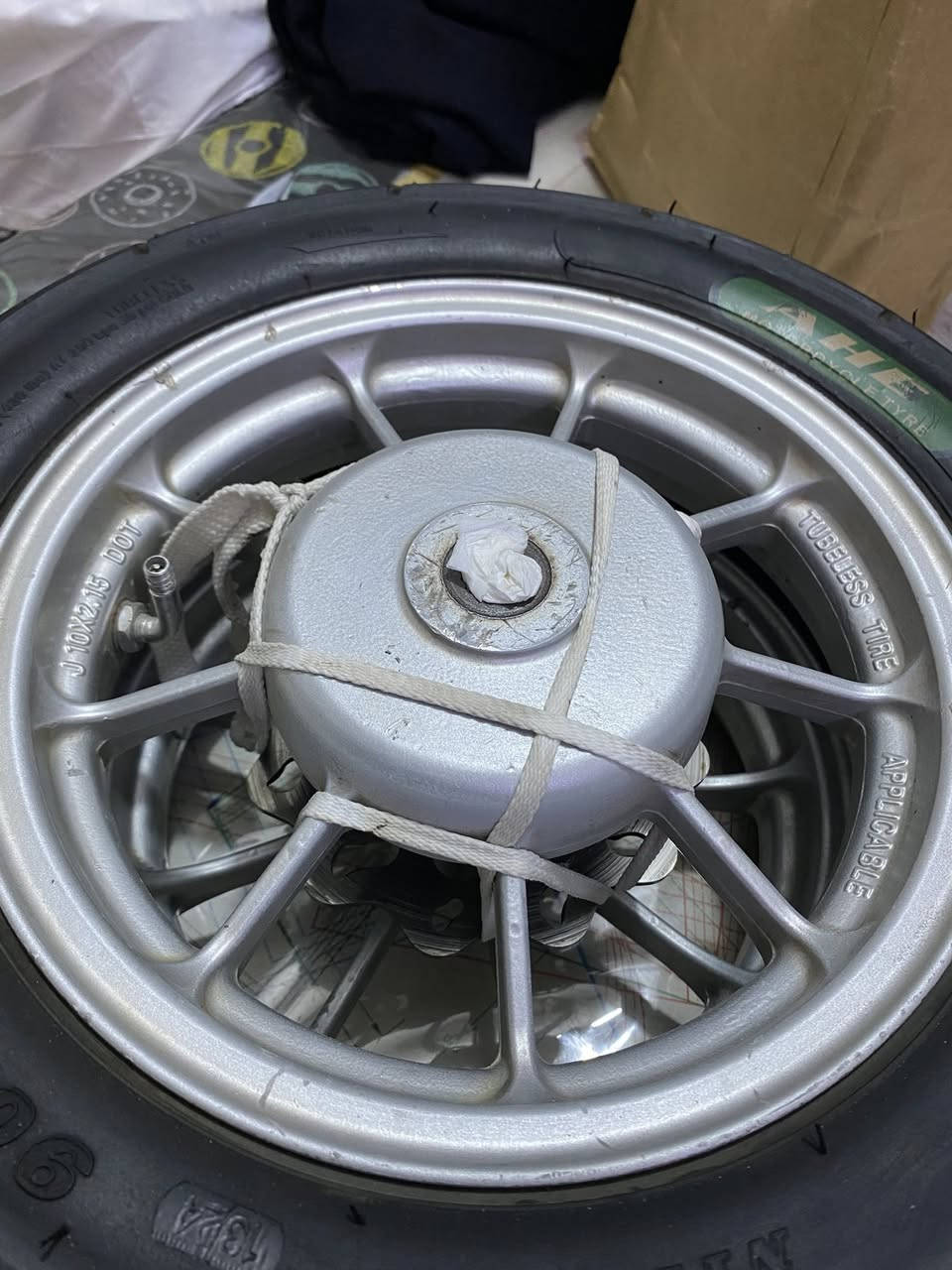 ويلات مشيف رصاصي 
الوزن ثقيل 
نوع تايوان اصلي ختم كامل صفحتين
الويل  عليه تزويد دسك امامي رياضي تايواني اصلي 
عليهن تايرات جلاتين اصلي زيرو جديدات 
إذا متعرف ب أسعارهم لا تحجي رجاءً
سعر الويل كامل 275 عرض مؤقت وبي مجال 
للتواصل *********** إذا مو شراي لا تتواصل
