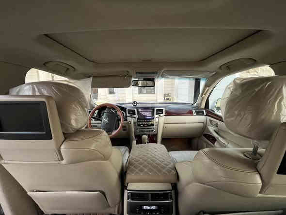 السلام عليكم 
لكزز ٢٠١٣ 
ماشيه ٢١٧٠٠
مكفول من كل شي (ماعدا الدعاميات صبغ بدون اي ضربه)
بسمي تحويل ثاني يوم ما بيه  اي مصرف ان شاءالله 
رقمي ***********
