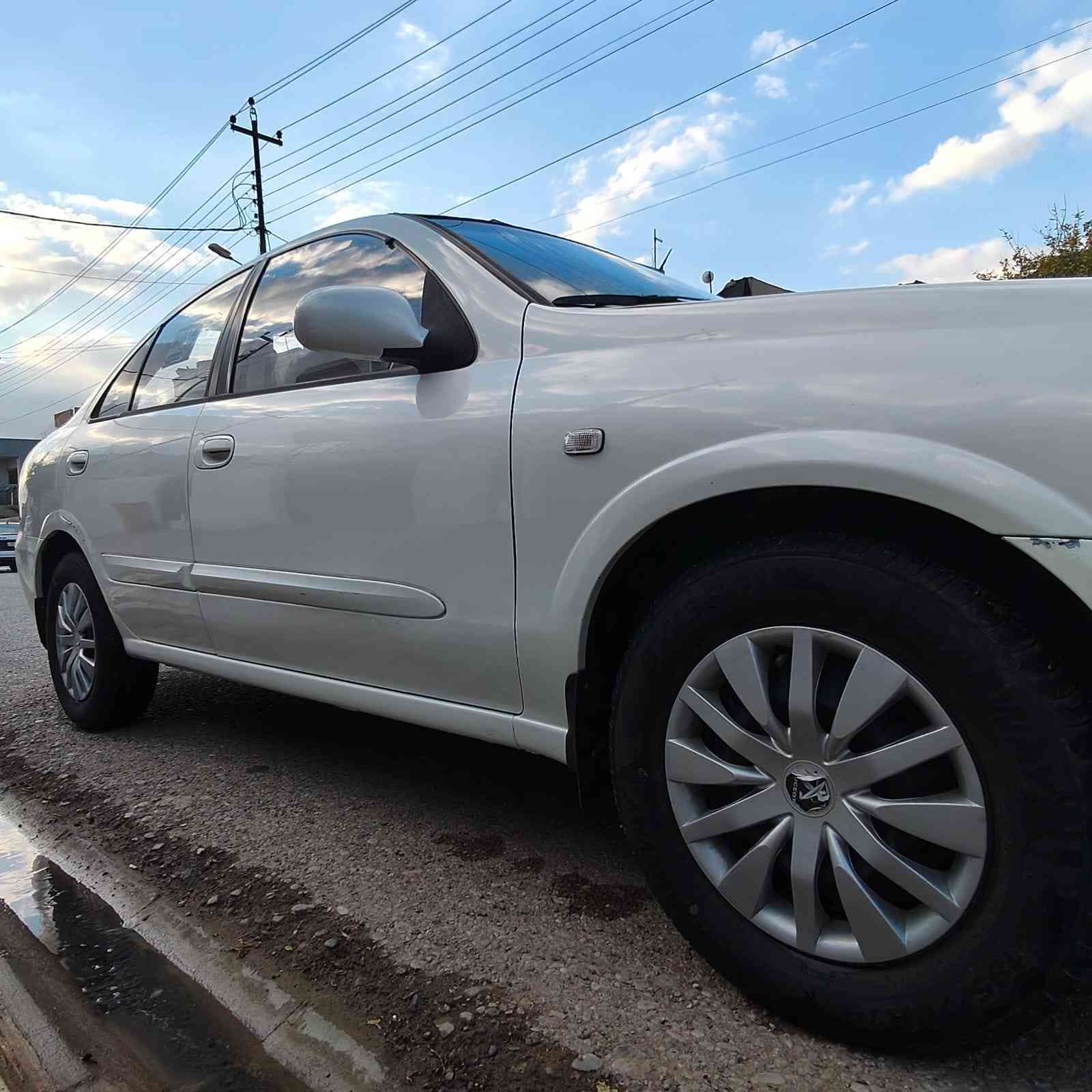 نيسان صني موديل 2010 ابيض صدفي،، السعر 108$
4جامات كهربائي ،
تايرات جديدة
ضرر ،البنيد مبدل فقط، 
***********,,
