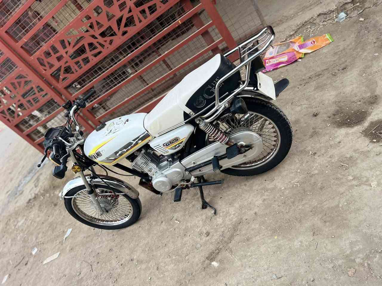 سلام عليكم دراجة تايكر موديل ٢٤ الدرجه جديده أو ماعيزه شي أوراق كهربائيات شغله سعر ٥٨٠ وبيه مجال 
المكان حله سياحي ***********
