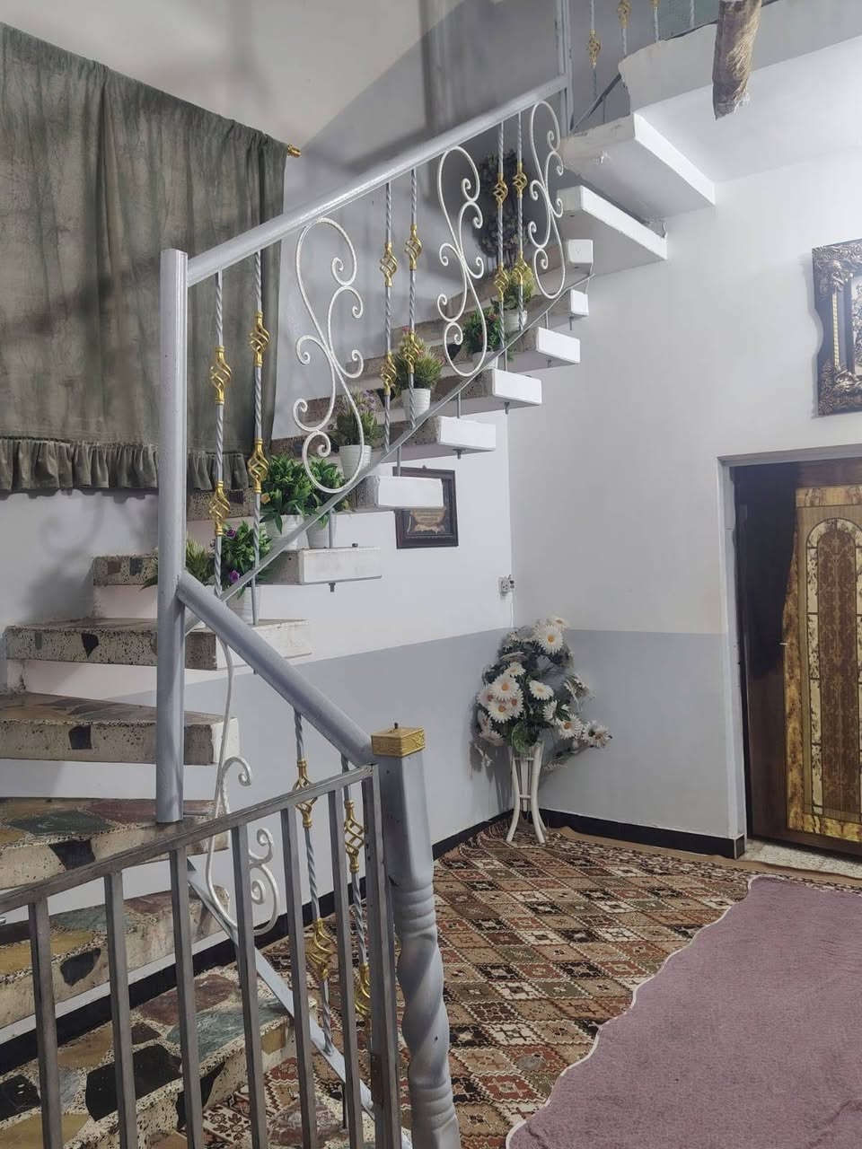 بيت للبيع طابو صرف بلماجديه
نزلت جسر ناضم المشرح 

مقابيل المستشفئ التركي ثالث فرع ع كورنيش المقابل مستشفئ التركي

مساحه 145 طابقين بناء 2010 ومترمم جديد البيت مرتب تعال وكعد ماعوزه نقص حشاكم من النقص 

البيت عكاده. طابق الجوه غرفتين + صاله عدد 2 + مناور 2 مطبخ دوانيه مرتبه. القاط الثاني غرفه جبيره ع كد الغرفتين الاخيرات. الوجه غرفه جبيره + مطبخ + صاله + صحيات

راعي البيت

***********
