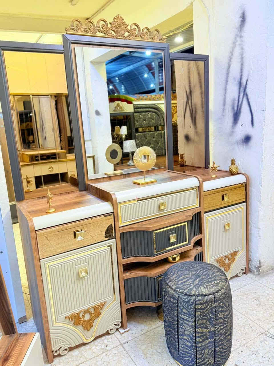 ✨ غرفة تركي  اصلي صبغ حراري  11 قطعة ✨
نظام ابواب بروفايل فاخر
سرير مخزن جك 
 ضهر بلوك
 جام برونزي 
 قماش وتر بروف أصلي
 سرير مخزن جك 
✨ نظافة 90/💯
شد ونقل مجاني داخل بغداد
توصيل للمحافظات بأسعار رمزية


**إذا كنت صاحب هذا الإعلان وتريد حذفه لأي سبب، رجاءا أرسل رسالة إلى الدعم الفني**