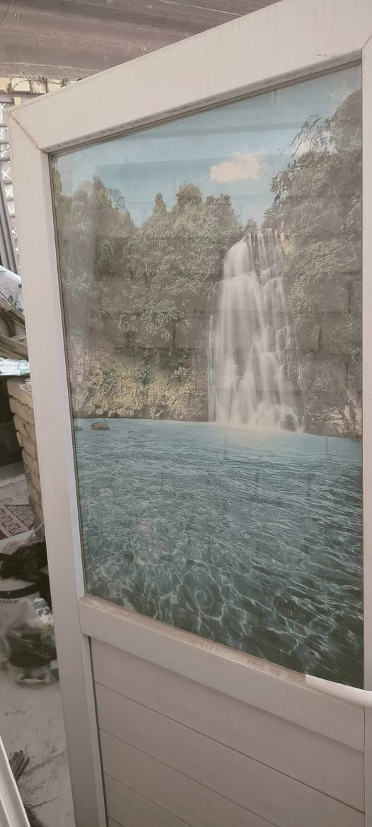 باب حمام المنيوم مستعمل للبيع ب30الف مستعجلين على بيعه الي يريده يتواصل  على الرقم ***********
