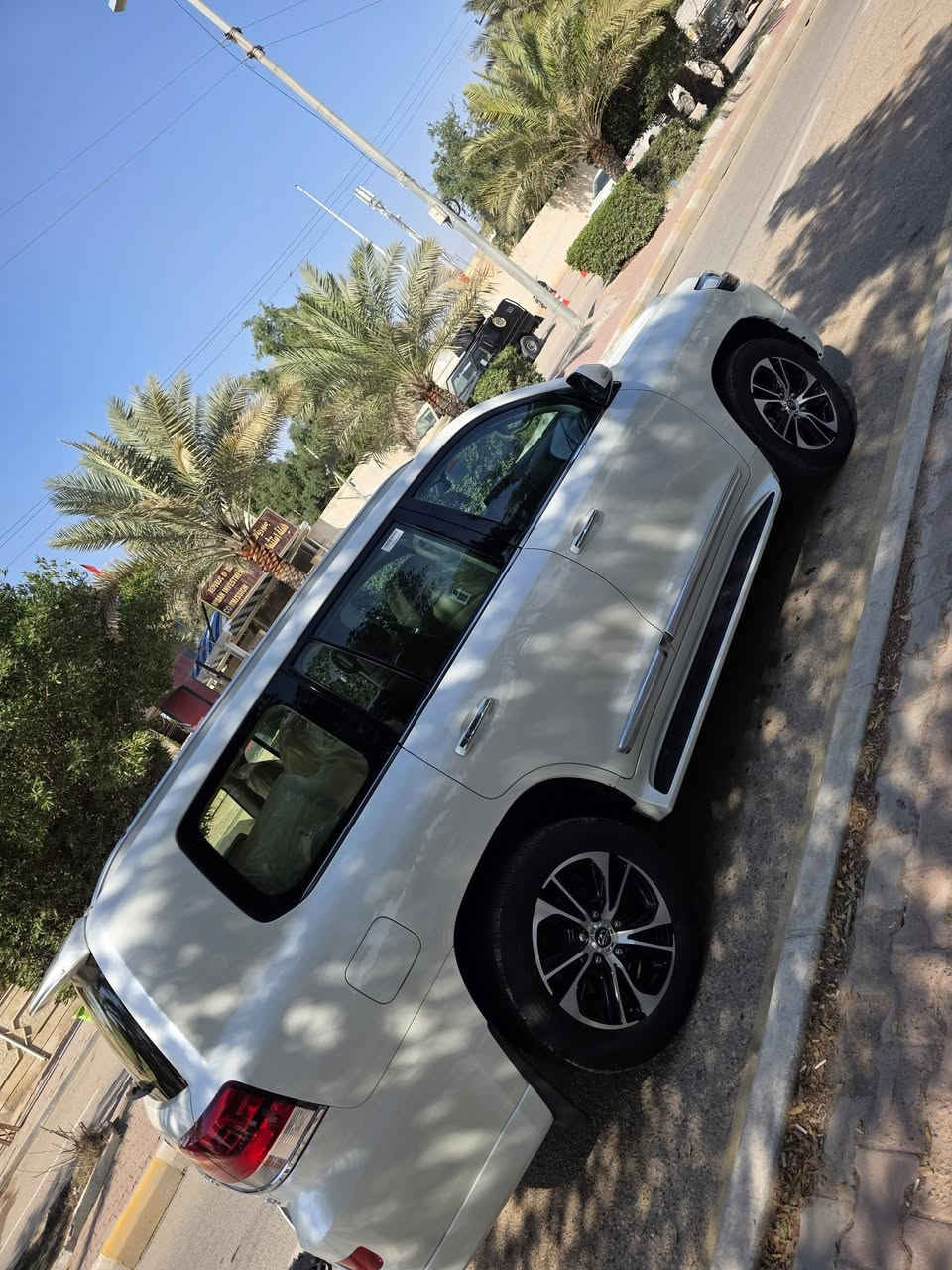 للبيع لاندكروز موديل 2021 مكفولة كفالة عامة صور السونار مرفقه بالمنشور 

الفئة(GxR) وكالة شركة ساز باب اول كراند تورنك تنفس طبيعي محرك (8) سلندر (4600)
رقم سليمانيه
سنويه للـ 2030
باسمي تحويل مباشر
المسافه المقطوعه 65 الف قابل للزياده
المواصفات:
فتحة سقف سلايت
جنطة كهرباء
تحكم سترين جهتين
كراسي كهرباء 
3 قطعة تبريد
بصمة تشغيل عن بعد
الدخول ذكي
حساس خلفي
حساس امامي
شاشة امامية
مثبت سرعة
زراك لايت
ويل كب حجم 20 كروم
لايت زنون عالي + ناصي
تخم تاير جديد
دبل ماوس
ثلاجة داخلية  
مغلفه ppf كل السياره ضمان 10 سنوات بالتغليف
مكان السياره ميسان العماره
للاستفسار 
***********
