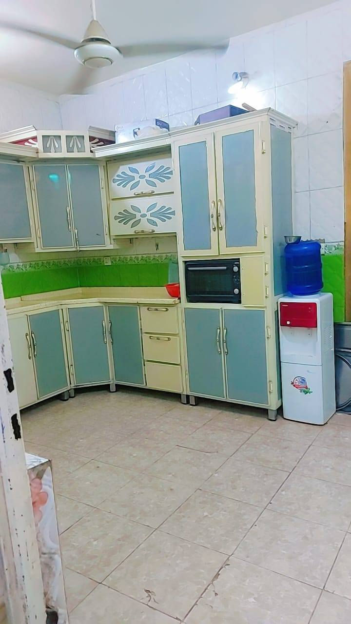 يوجد بيت للبيع خلف مطعم الموسوي مساحته 150متر طابقين والاثاث ايضا للبيع للاستفسار ***********
