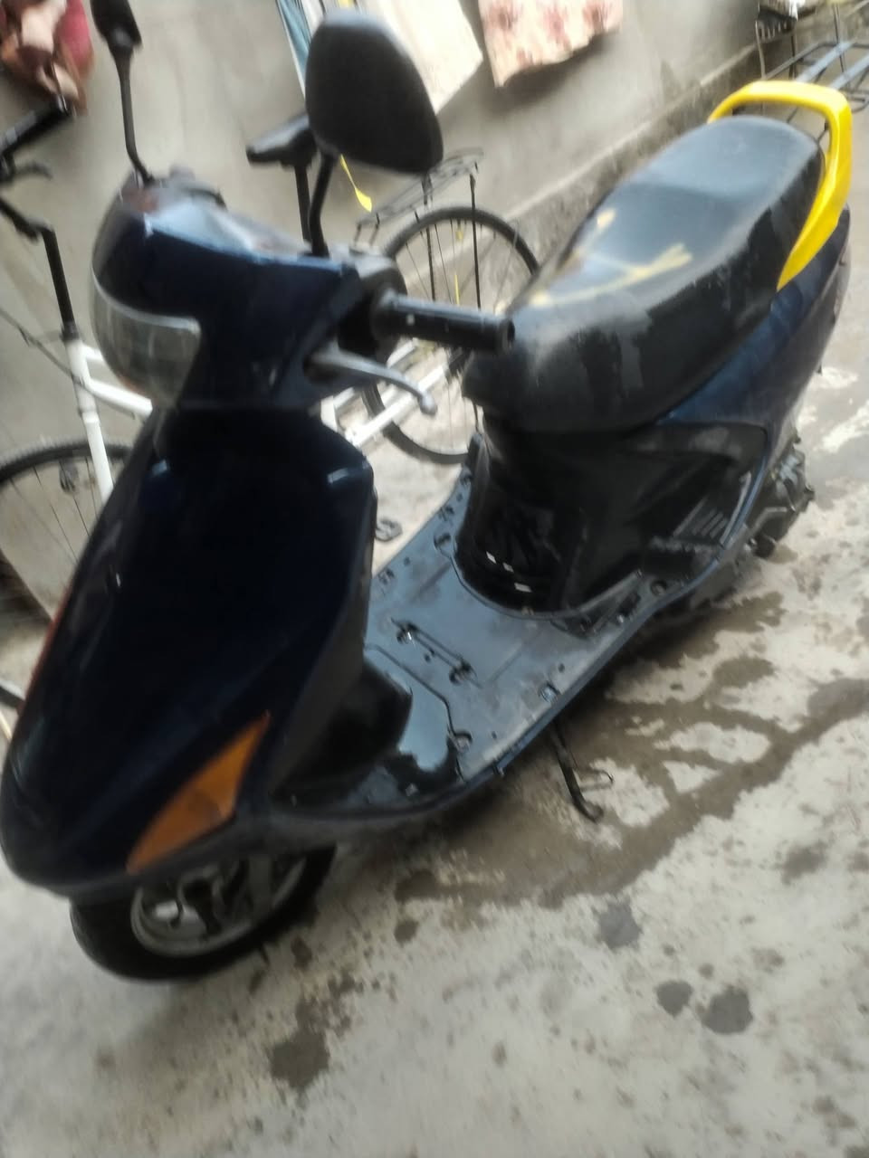 فراشه البيع حاوي مامفتوح برغي كهربيات كله شغله وين معجبك افحص دراجه نضيف احل من صوره سعره 500 اتصال ***********
