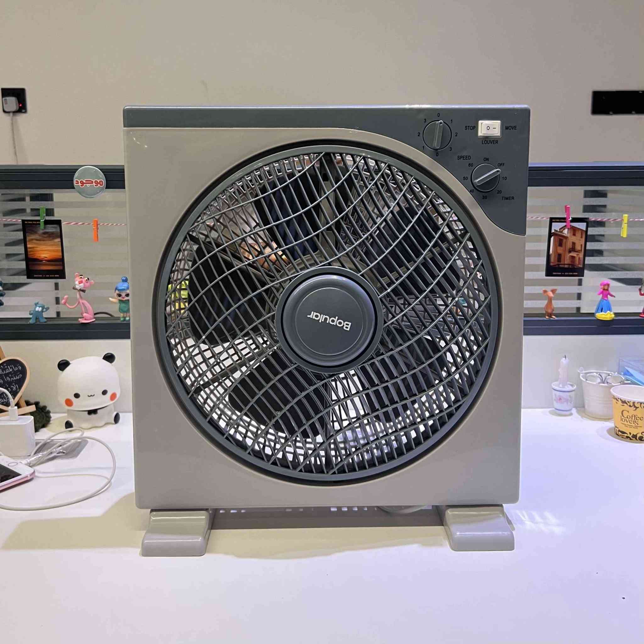مروحة صندوقية Bopular حجم 12 بوصة (Model: KYT30-A)

• مروحة صندوقية عملية ومصممة للاستخدام المنزلي اليومي لتوفير تهوية مثالية ومريحة في مختلف الغرف.

• مزودة بمفتاح دوار (Rotary Switch) للتحكم واختيار السرعة المطلوبة بكل سهولة.

• تحتوي على 3 مستويات مختلفة للسرعة: عالية Hi (3)، متوسطة Med (2)، ومنخفضة Lo (1).

• مجهزة بمؤقت (Timer) مدمج للتحكم بوقت التشغيل تلقائياً.

• تحتوي على مفتاح خاص للتحكم بالشبكة الدوارة (Rotating Grille Control) لتوزيع اتجاه الهواء.

• مصممة بقواعد تثبيت سفلية متينة لضمان استقرار المروحة على الأسطح المستوية ومنع انقلابها.

• العلامة التجارية: Bopular
• نوع المروحة: مروحة صندوقية (Box Fan)
• الموديل: KYT30-A
• الحجم: 12 بوصة (12" Box Fan)
• الجهد الكهربائي: 220 فولت (220V)
• مستويات السرعة: 3 سرعات (Lo, Med, Hi)
• نظام التحكم: مفتاح دوار (Rotary Switch) + مؤقت (Timer) + تحكم بالشبكة الدوارة
• نوع التيار: تعمل بالاتصال المباشر بمأخذ التيار الكهربائي المتردد (AC electrical outlet) بغداد, العراق


**إذا كنت صاحب هذا الإعلان وتريد حذفه لأي سبب، رجاءا أرسل رسالة إلى الدعم الفني**