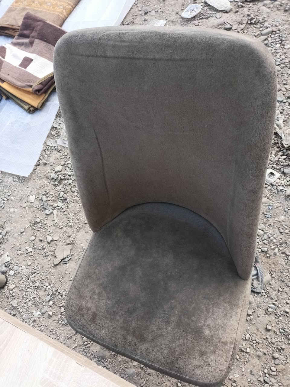 ميز مع 4كراسي نضيف
عنوان حي الكرامه 
‏‪0770 510 3918‬‏
