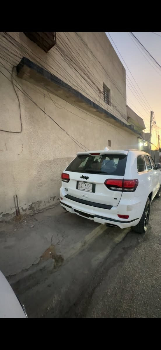 السلام عليكم
السيارة جديدة كلش وبالعافية على الياخذها

‏JEEP GRAND CHEROKEE 2022 S
عدد المسافات35الف كيلو وقابل للزيادة 
جيب فئة:    S
موديل.     2022
مكينة:     V6 3.6

خليجي مكفولة (شركة هارلم) زيرو بغداد ✅

المواصفــات  1/1
بانورامـــا
رادار جانبـي نقطة عميـاء رادار خلفـي
كشن حار بارد - كشنات الخلفية هيتـر
كشنات جلد كنتارة
ستيرن هيتـر + كهرباء
نظام توقف اوتـو ستوب
حساسـات امامي خلفي
صندوك كهربائـي
سماعات سستم صـوت
دمام بالصنـدوك
بصمة و تشغيل عن بعـد
كيج الكترونـي
نظام متعدد اوتو للطرق
مري قلاب وشفط

العنوان بغداد حي البنوك
صيانة السيارة كله داخل الوكالة أوراق الصيانة موجودة 
السعر: 410$💵 بيها مجال للطيبين 
للاستفسار: ‭٠٧٧١ ٣٤٠ ٥٥٤٦‬
اتصال او واتساب
