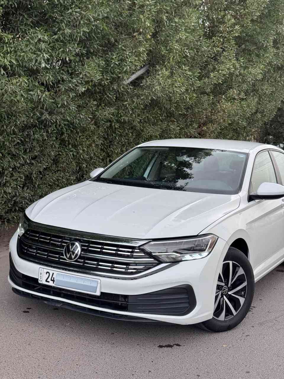 سلام عليكم 

فولكسواكن جيتا 2024 سياره جديده نص فول 

بيها نص البنيد صبغ فقط بدون دواخل بدون كلشي 

المواصفات: 
رادار امامي 
رادار جانبي 
رادار خلفي 
حساس خلفي 
كامره خلفيه 
تحديد مسار 
تحكمات ستيرن 
سايد بريك بصمه 
شاشه كبيره 
لايت زنون بلادي 
وباقي المواصفات المعروبه 

سياره جديده بمعنه الكلمه واحلى من الصور 

ماشيه 24.000 ميل رقم دهوك بأسمي هزه وسنويه ورقم كله جديد تحويل ثاني يوم 

مكان السياره بغداد 

لااستفسار : ***********
