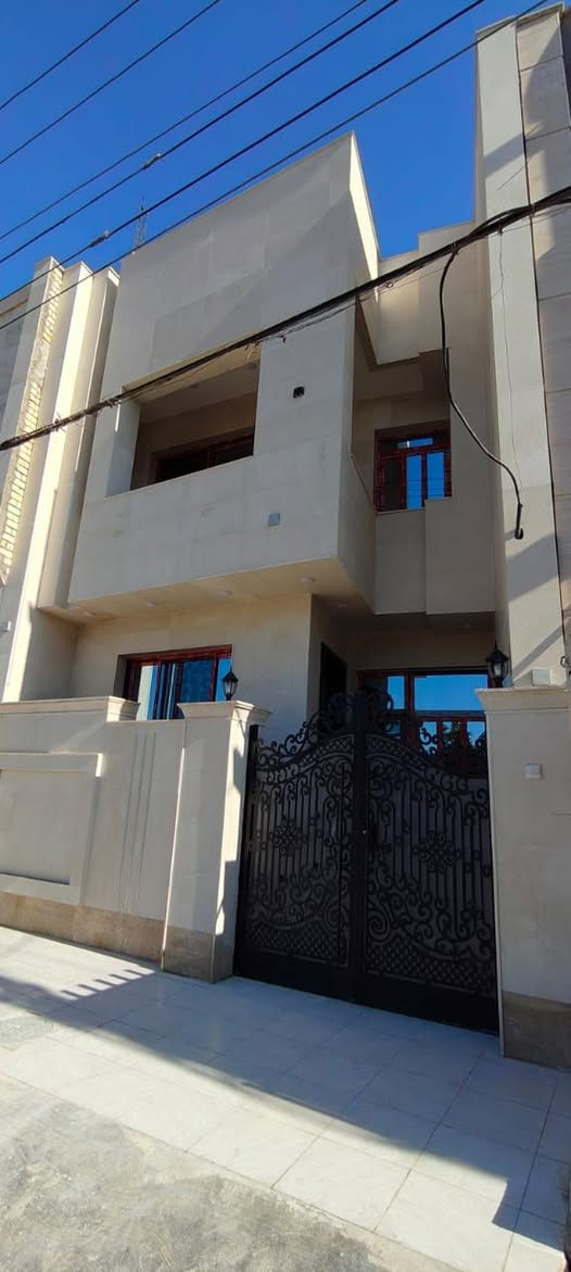 للبيع 75 متر السيديه الضباط مربع القاده ثلاث غرف وصاله مطبخ صحيات 
جبهه 6
للاستفسار الاتصال على الارقام 
***********
***********
