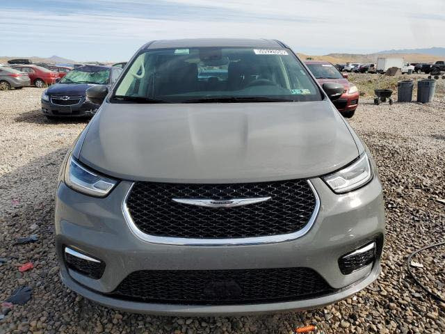 السلام عليكم  كرايسلر باسفيكا هايبرد 2023 Touring L
المواصفات 

رادارات امامي خلفي 

حساسات امامي خلفي 

نقطة عميات جانبية 

توقف طوارئ امامي و خلفي 

البيبان و الجنطة فتح و اغلاق كهربائي 

تثبيت المسار بالطرق و تثبيت السرعة 

نظام مانع انزلاق و السرعة الفورية 

نظام plug in hybrid  يعني تشحن بالشاحنة و تشحن نفسها بنفسها 

بتفويلة البانزين الوحدة تمشي ٧٠٠ كيلو 

كفاءة البطاريات الهايبرد ٩٦٪؜ 

نظام التشغيل عن بعد 

تدفئة الكشنات و الستيرن 

الارضية مدوشمة ب جلد 

السيارة فول يعني انظمة الطوارئ و الحساسات و التنبيهات كلها اكتف 

٣ قطع تبريد منفصلات 

سستم الصوت المحيطي الواقعي 

كشنات VIP منفصلات 

وياها سستم شحن مسويلها لان شاحنتها مالت امريكا 120v ف جبتلها سستم شحن كامل

السيارة من تشحن تمشيك ٦٠ كيلو ب اي سرعة مو مثل الكوري 

و الياباني تمشي لحد سرعة ٥٠ و تحول عل البانزين
السيارة ماشية ٣٢الف ميل 

💥💥السعر 275 و بيها مجال 💥💥

***********
